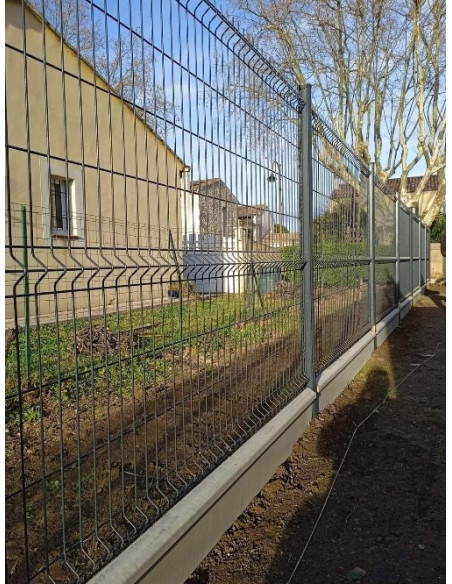 PLAQUE DE SOUBASSEMENT EN BÉTON 252.5 X H25 X 3.8CM - Ambiance Cloture