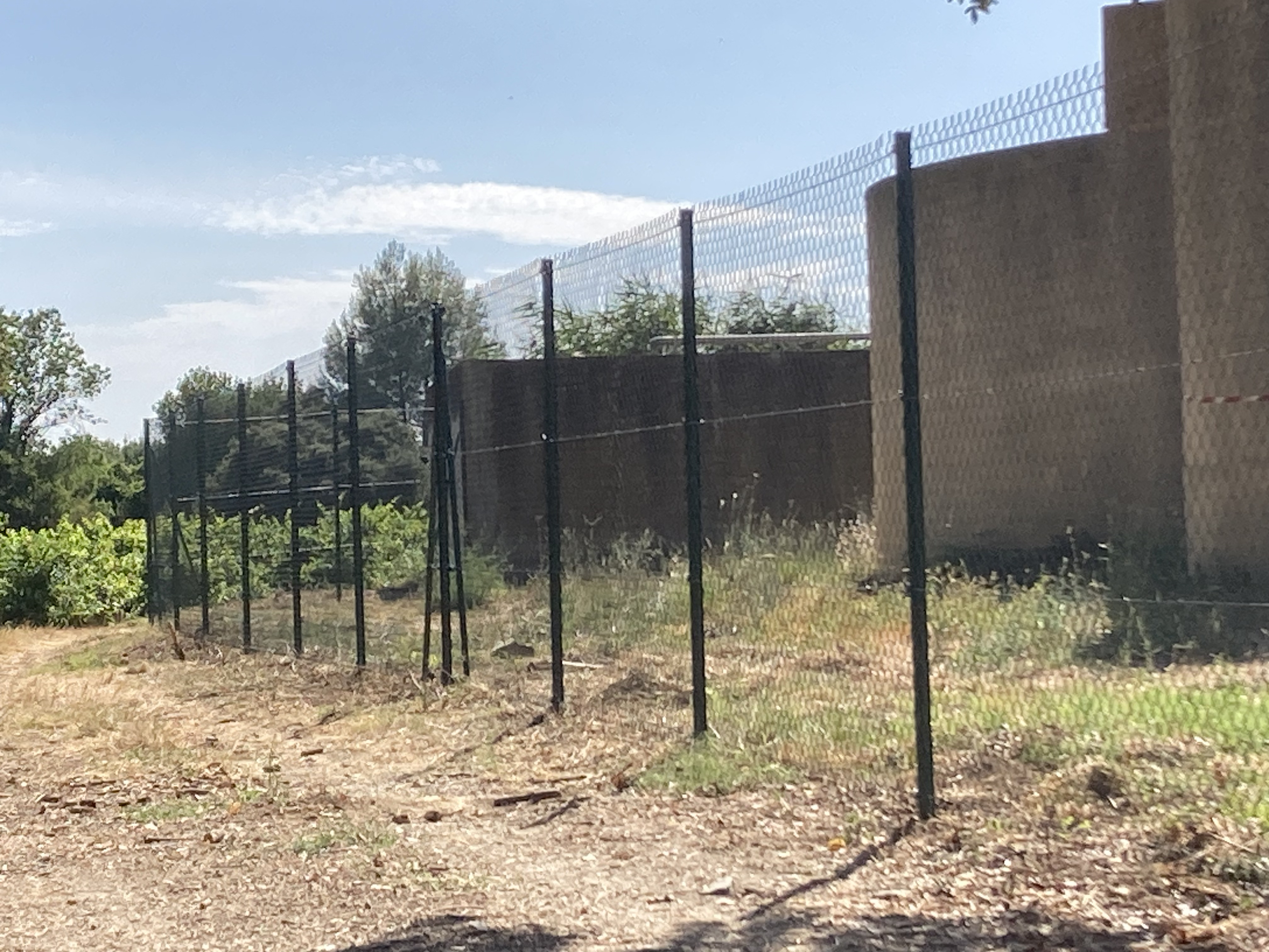 Sécurisation d'un site industriel dans le Gard : remplacement d'une clôture vétuste sur un site de traitement des eaux