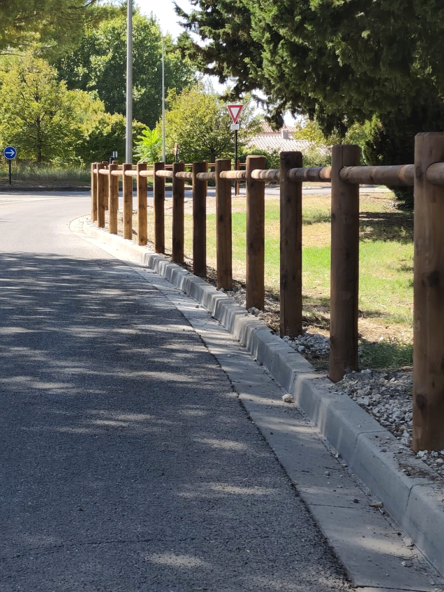 Clôture bois à Nîmes et dans le Gard : une solution robuste et esthétique